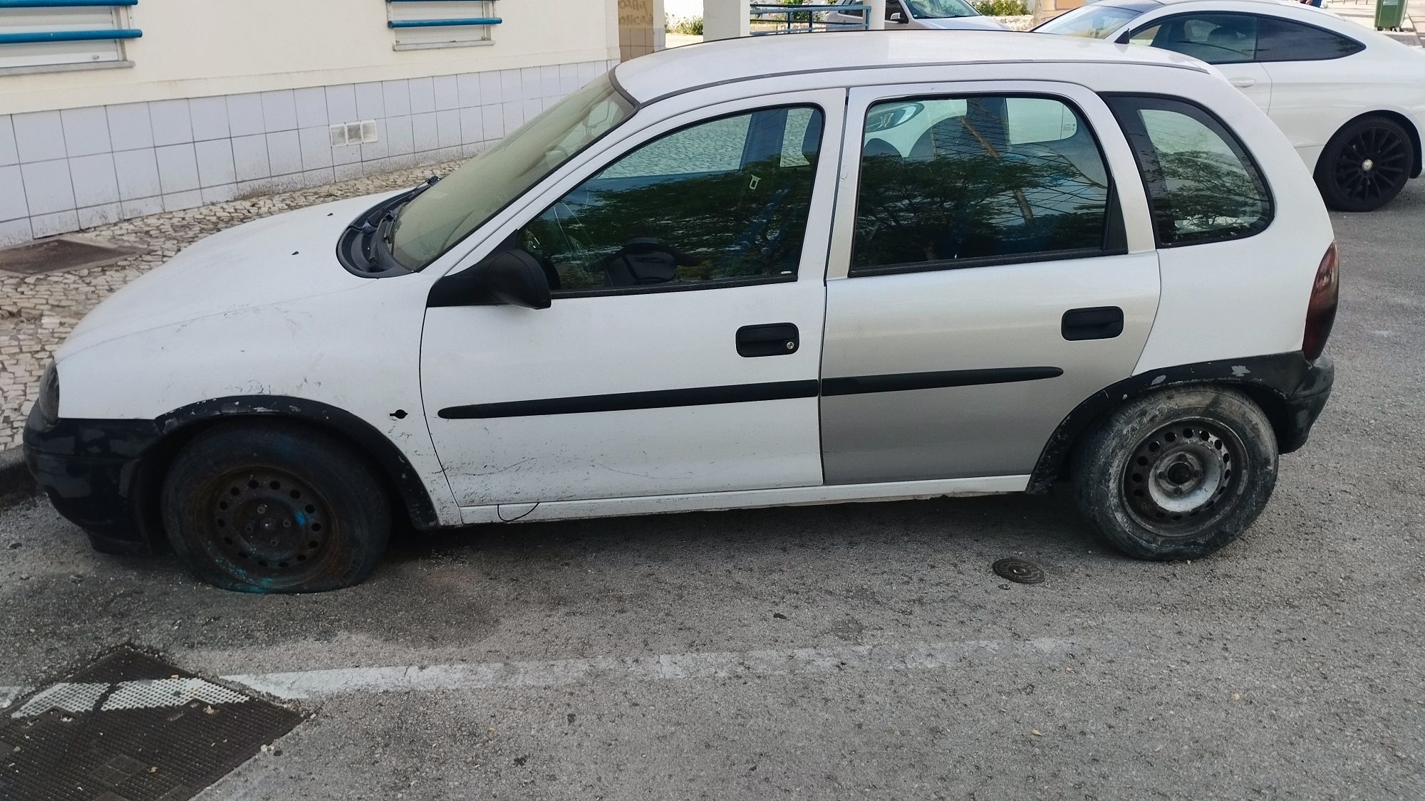 Opel corsa B para pecas ou inteiro