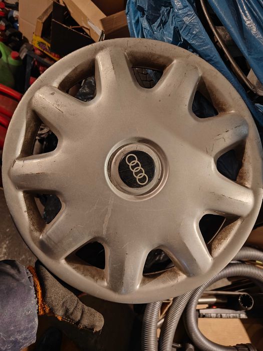 Kołpaki audi80 szare