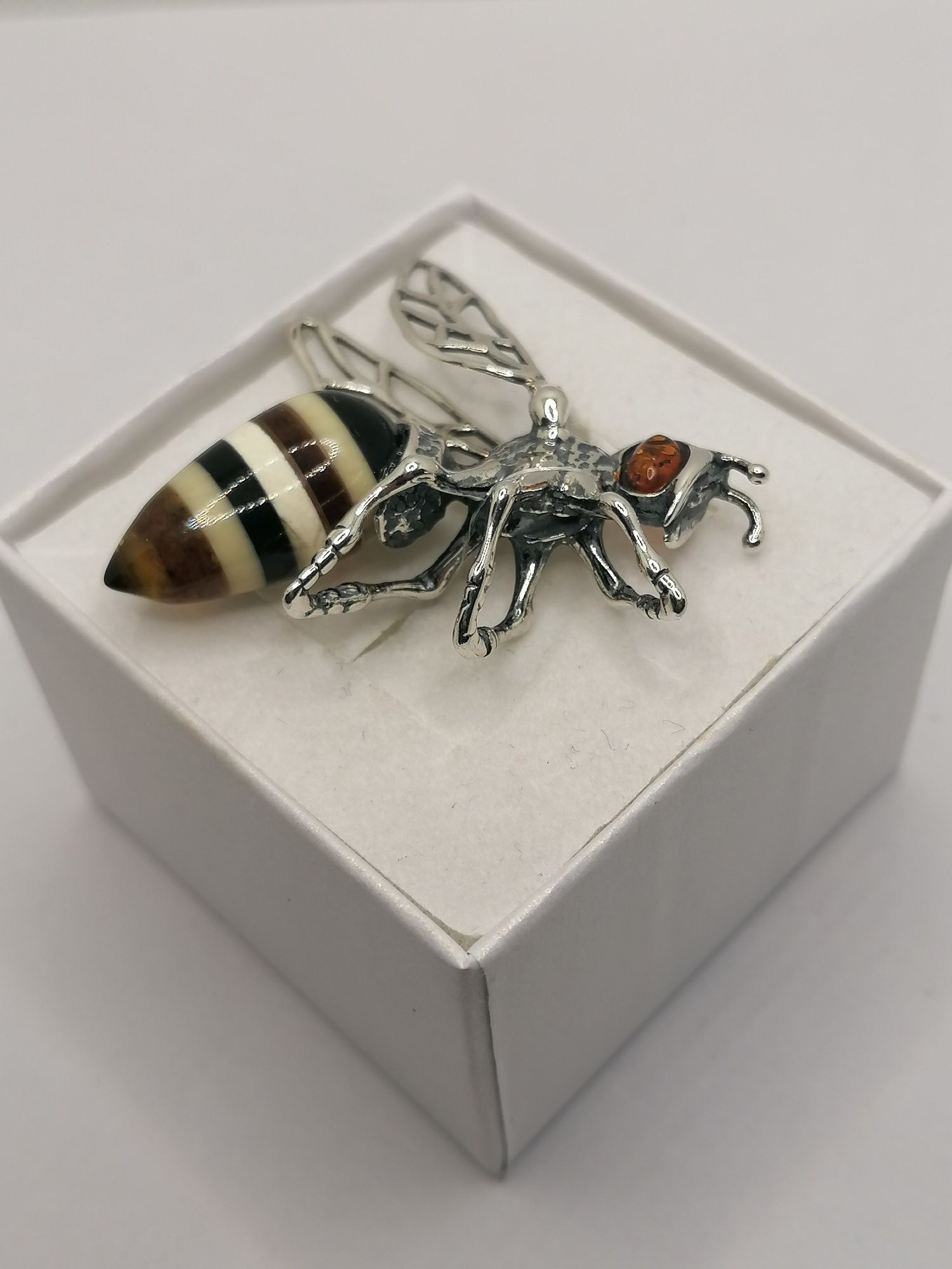 Srebrny wisiorek pszczoła z bursztynami, srebro 925