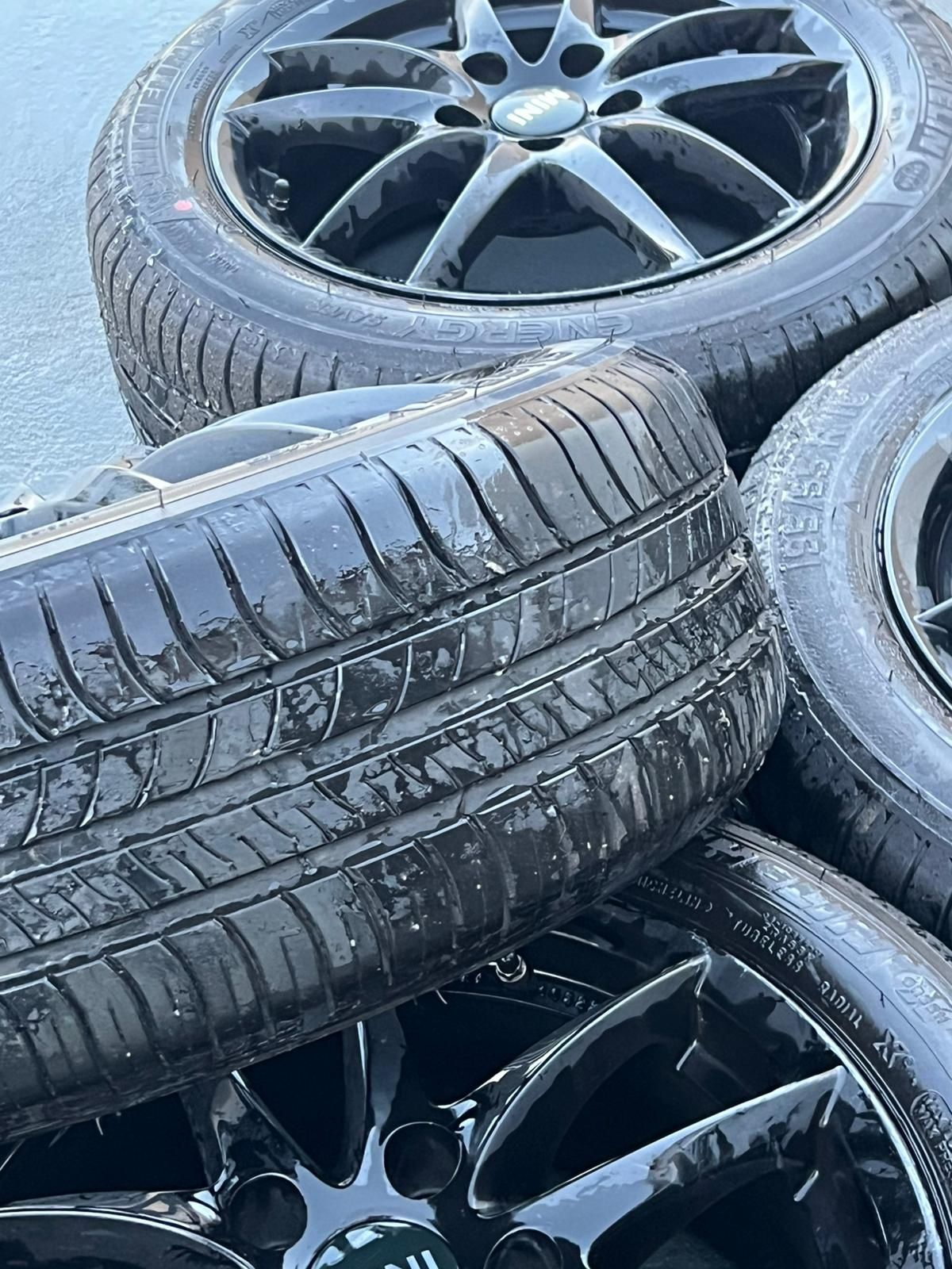 Pneus Michelin 195/55 R16 e jantes