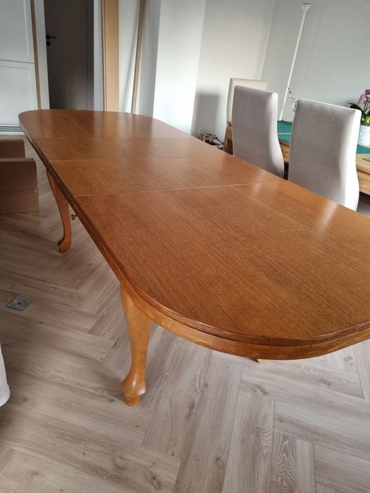 Zestaw drewnianych mebli