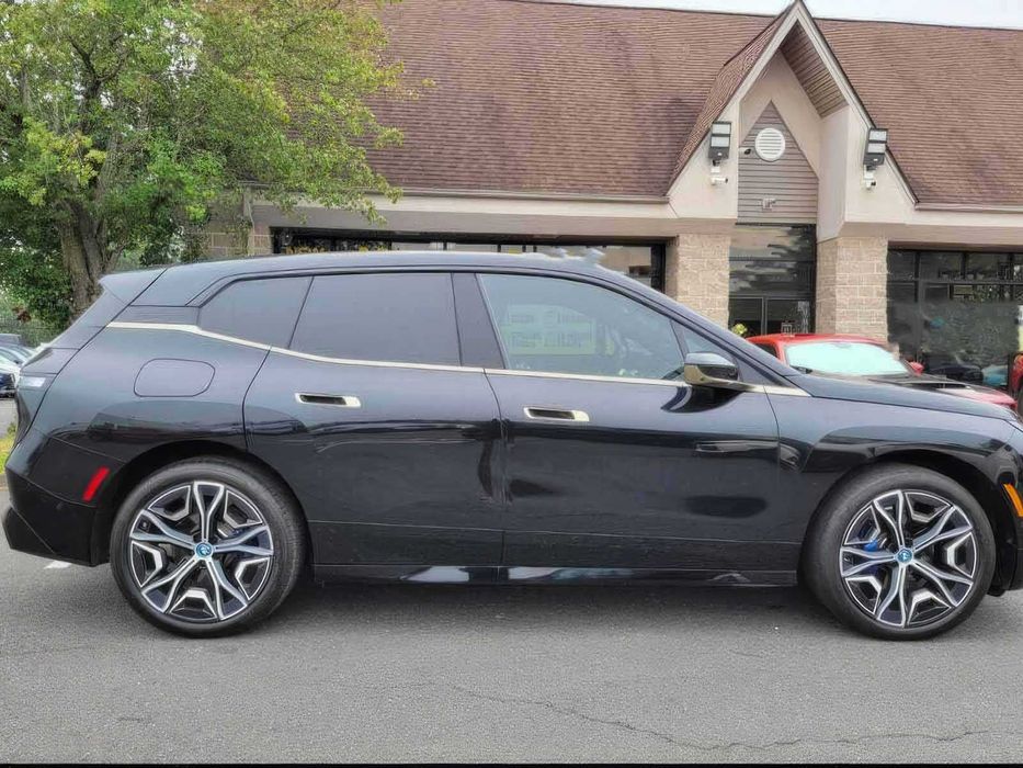 BMW iX xDrive50      2024