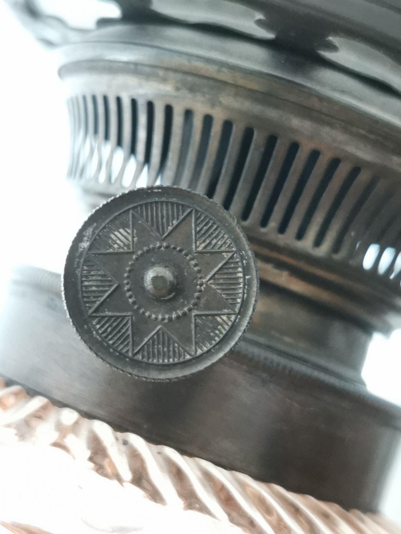 Lampa naftowa piękna - różowe szkło