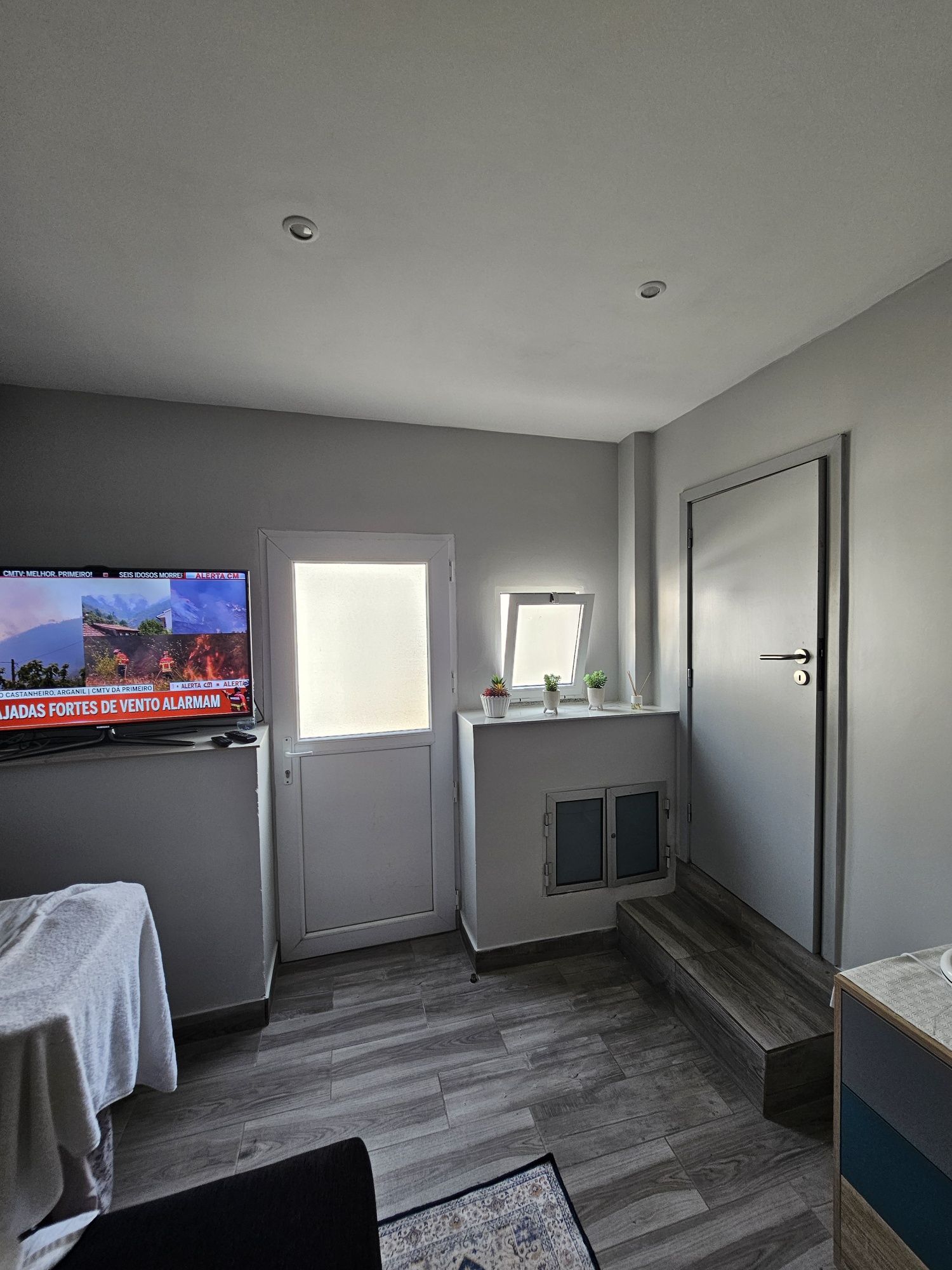 Alugo 1 Quarto em Moradia