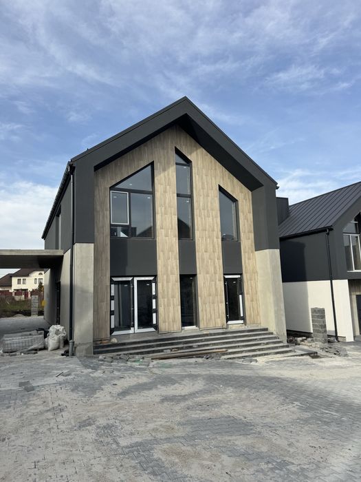 Продаж окремостоячого будинку, котеджу