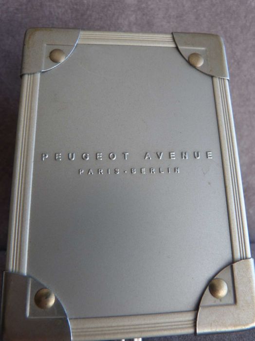 Peugeot Avenue Paris Berlin  etui zegarka