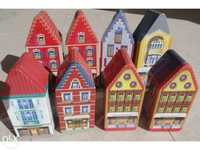 Caixas de chocolate ( Leonidas ) em forma de casas típicas belgas