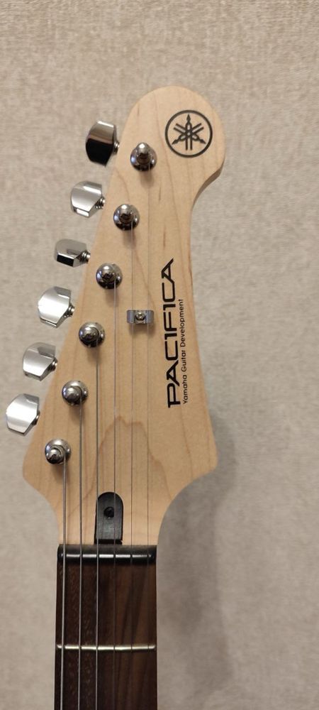 Електрогітара YAMAHA PAC012 RED METALLIC (pacifica 012)