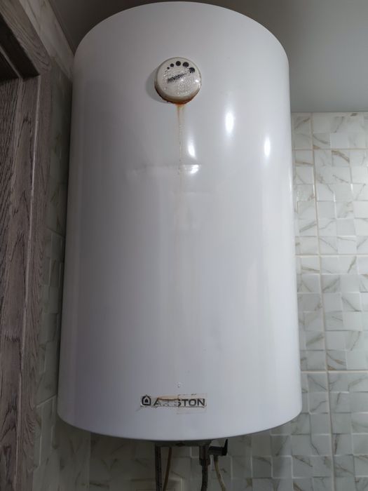 Продам бойлер Аристон.