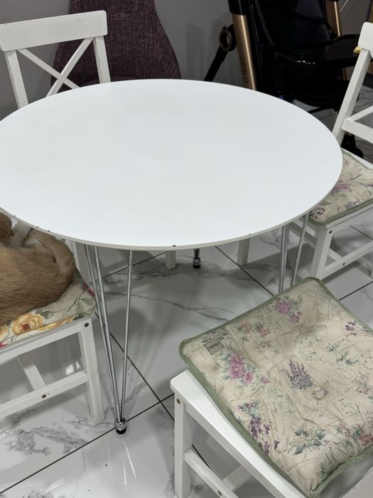 Продам стіл зі стільцями