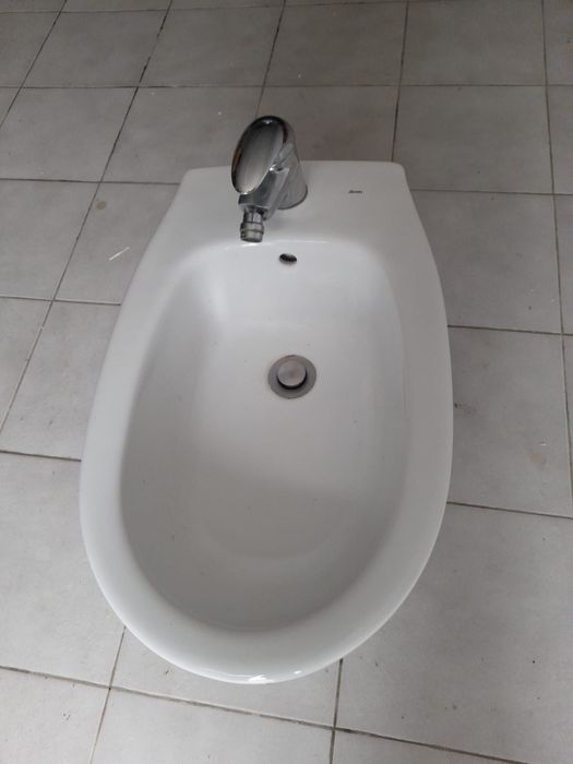 Bidé com misturadora