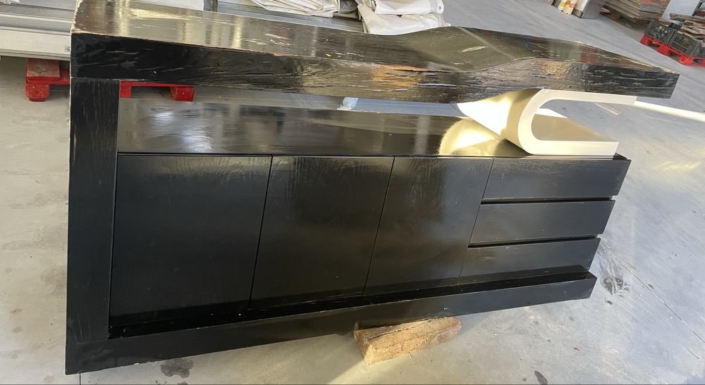 Aparador sala preto e branco com portas e gavetas