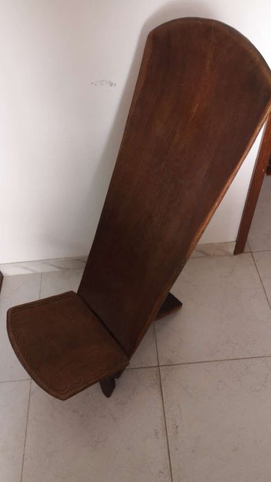 Cadeira africana em madeira, do Senegal - duas partes