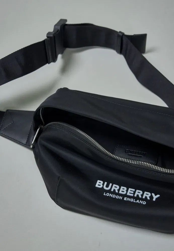 Оригинальная сумка (бананка) Burberry