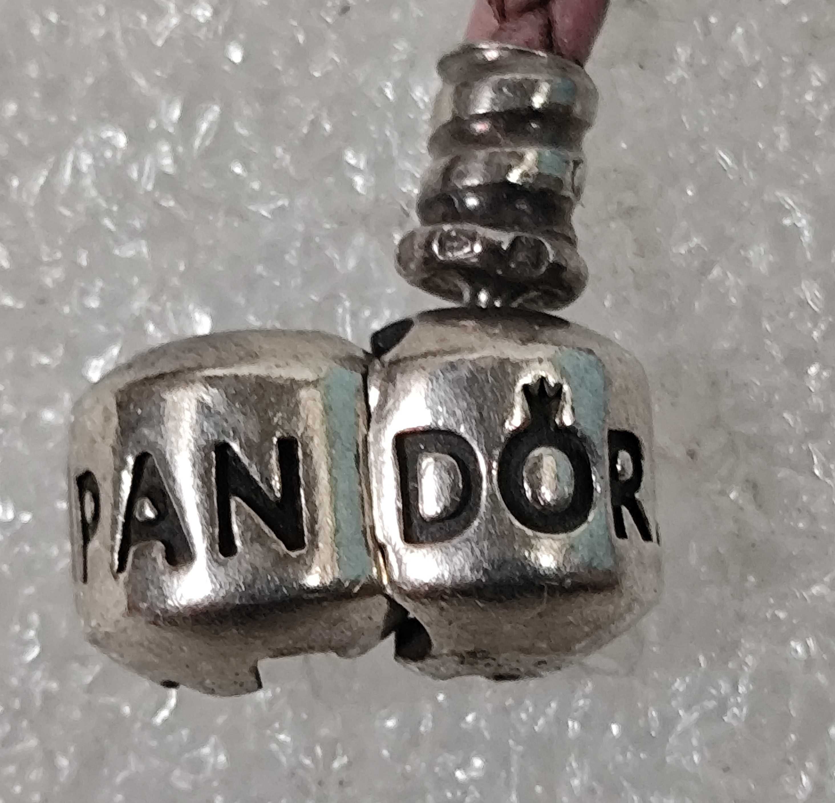 Pulseira pandora em couro com fecho em prata