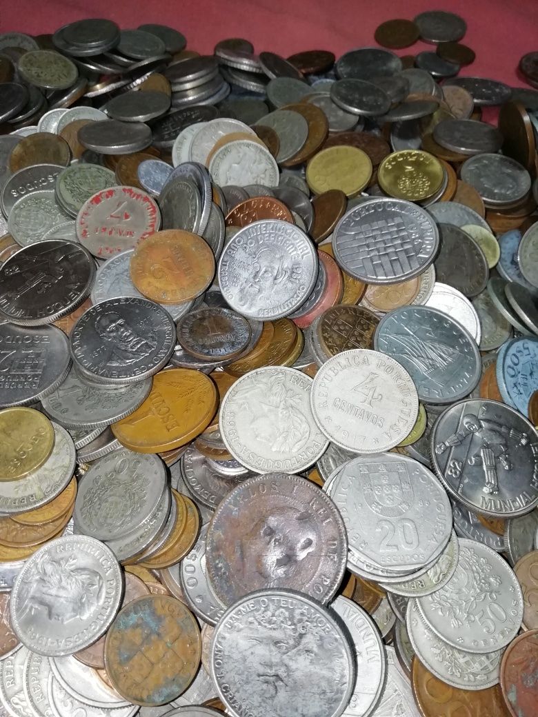 Lotes de 200 moedas Sortidas de muita qualidade.