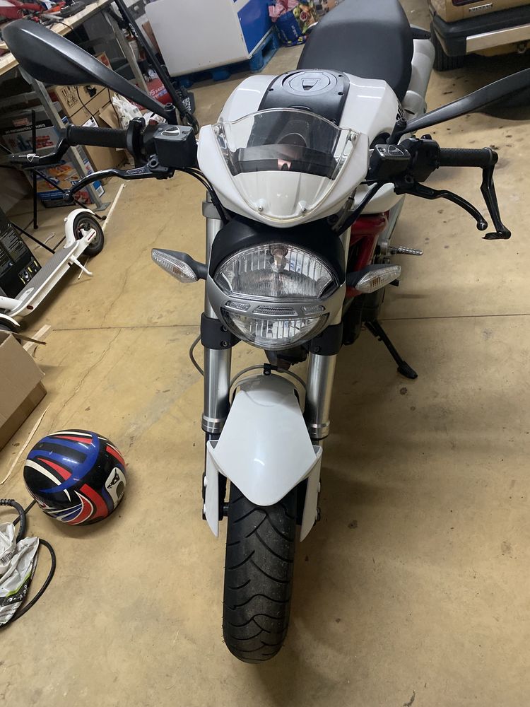 Ducati 696 monster