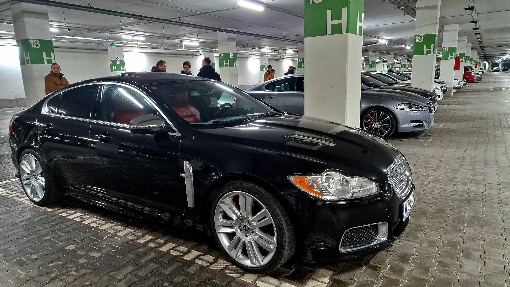 Jaguar XF XFR 5.0 V8 Supercharged 560KM Idealne auto na trasy