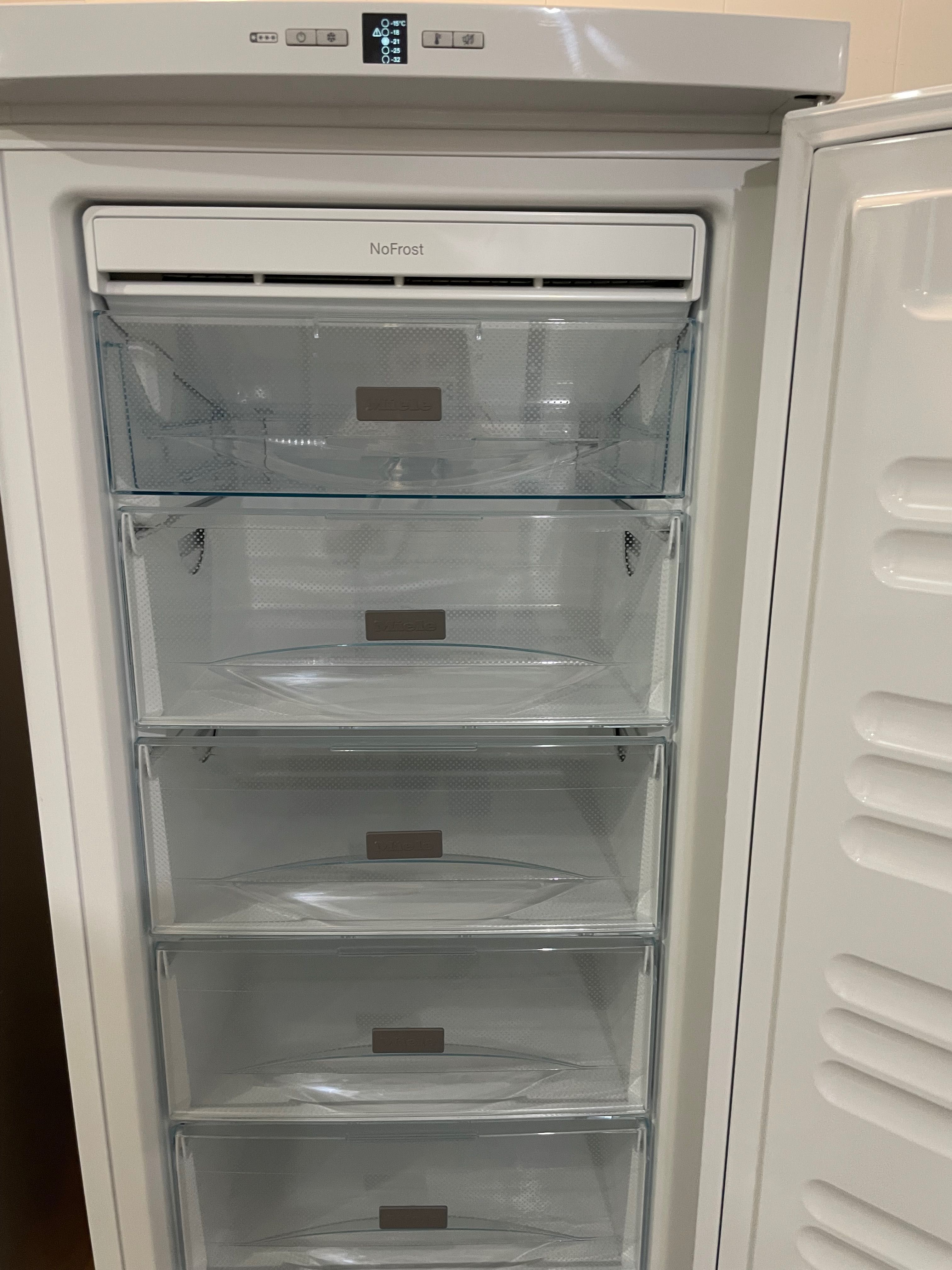 Морозильна камера Miele FN24062 we Німеччина 6 ящ. маг Технодом достав
