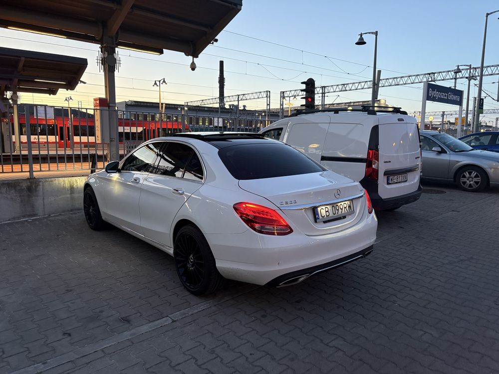 Mercedes C300 Sedan 2016 • Biały • Stan Bardzo Dobry • Zadbany