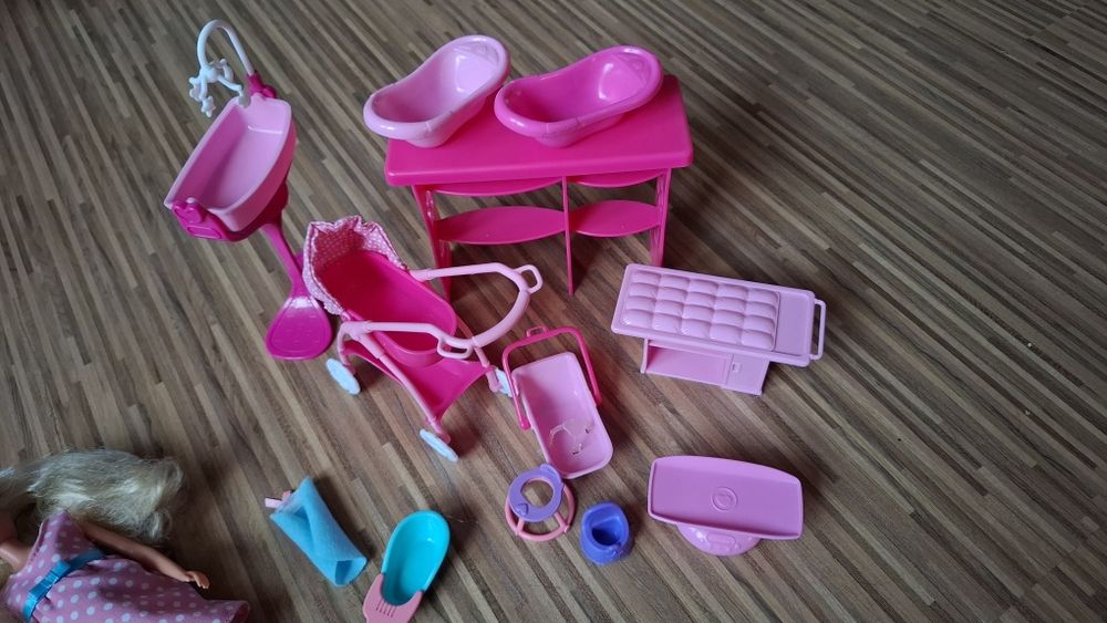 Duży zestaw lalki Steffi w ciąży z Kenem ,lekarką i dziećmi.