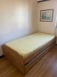 Cama individual com cama dupla (CERNE mobiliário)