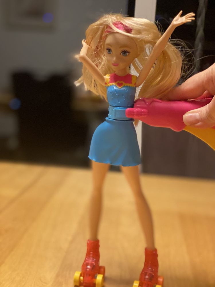 Barbie на роликовых коньках