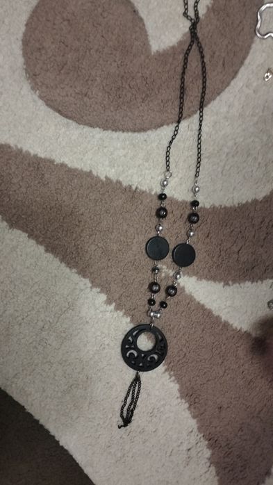 Біжутерія чорна.