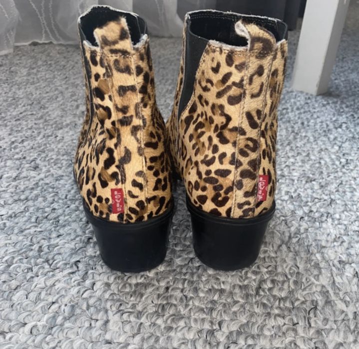 Botki sztyblety w panterke levis r 40