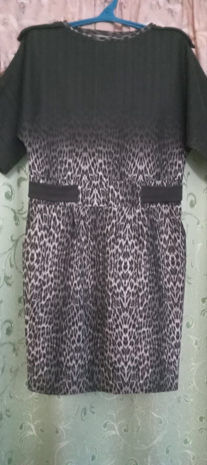 Жіноча сукня (з леопардовим принтом)