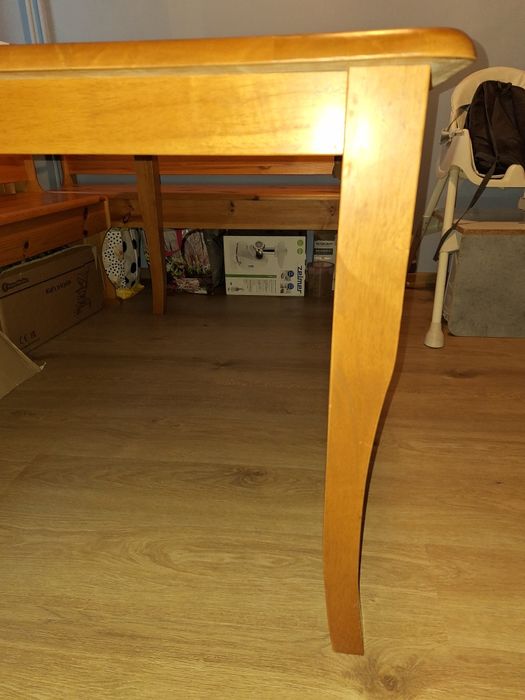 Stół drewniany do jadalni