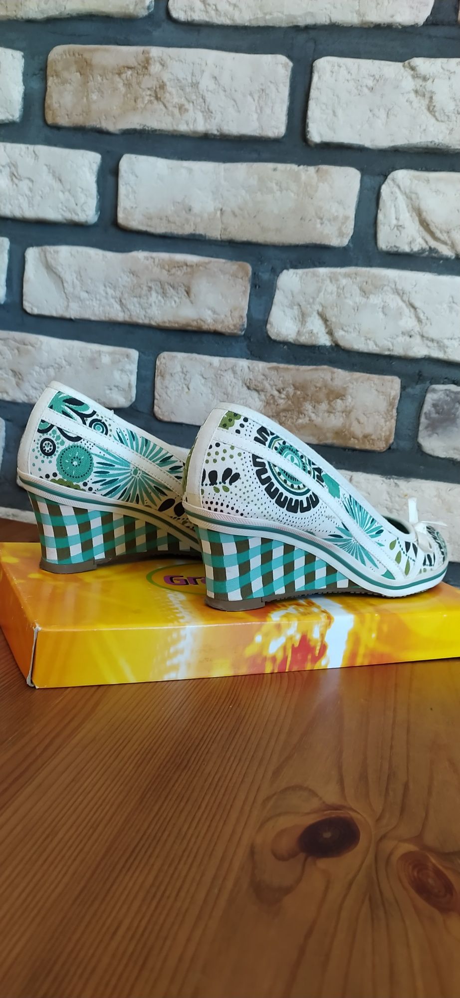 Buty na koturnie Deichmann 39 letnie