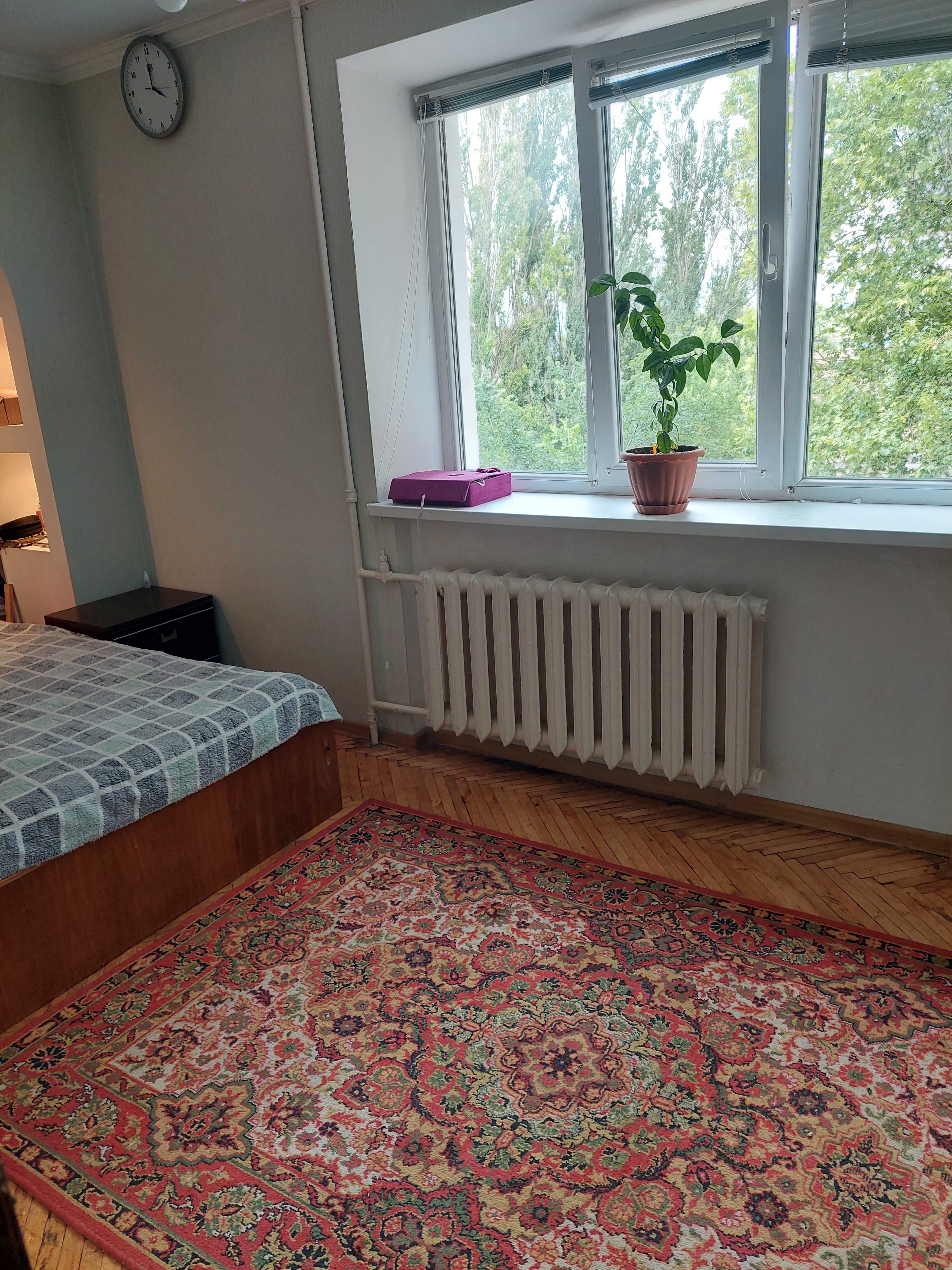 Продаю 2-х комнатную квартиру ( Бугский Бульвар).