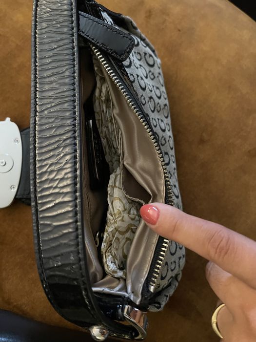 Vendo mala GUESS de ombro, completamente NOVA.