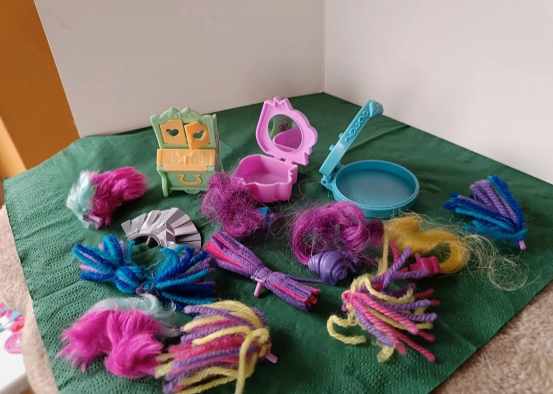 Zestaw kucyków z My Little Pony z akcesoriami do zmiany ich wyglądu