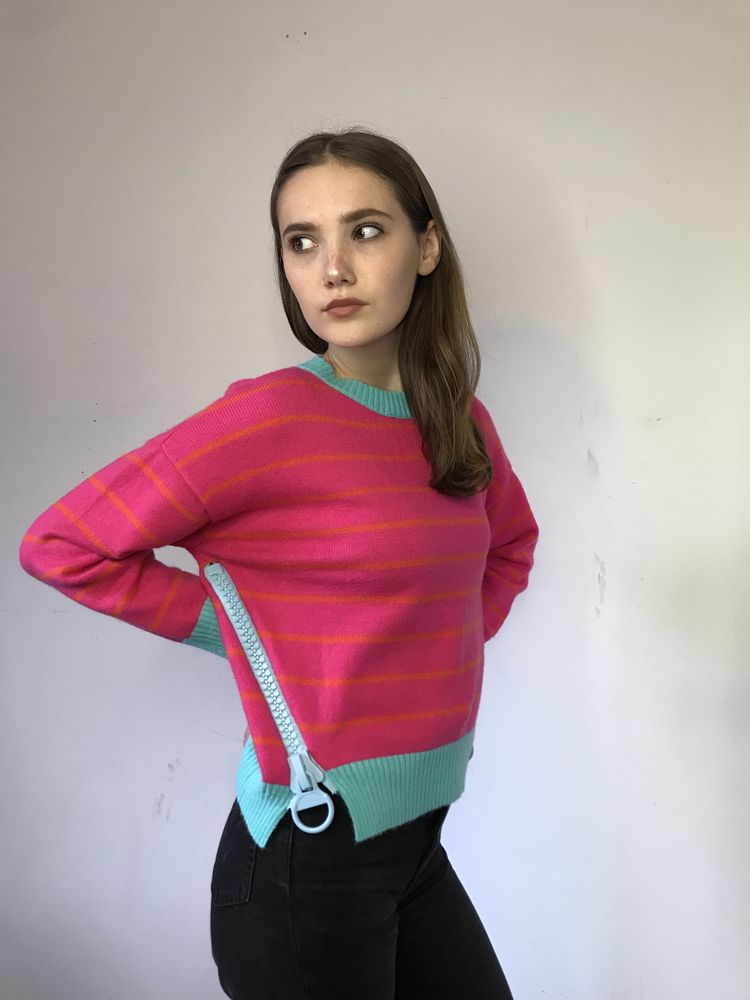 Sweter ciepły w paski kolorowy