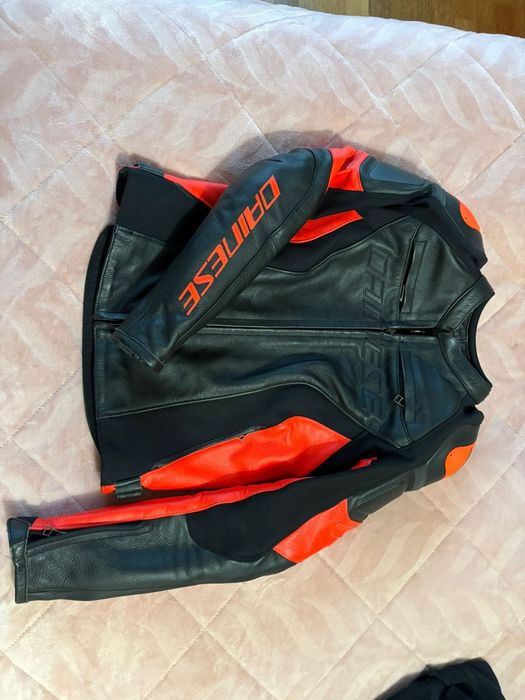 Casaco de mota feminino Dainese preto e vermelho