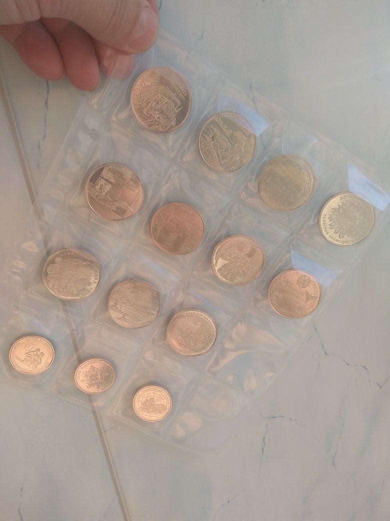 16 ювiлейних монет у файлi серii ЗСУ