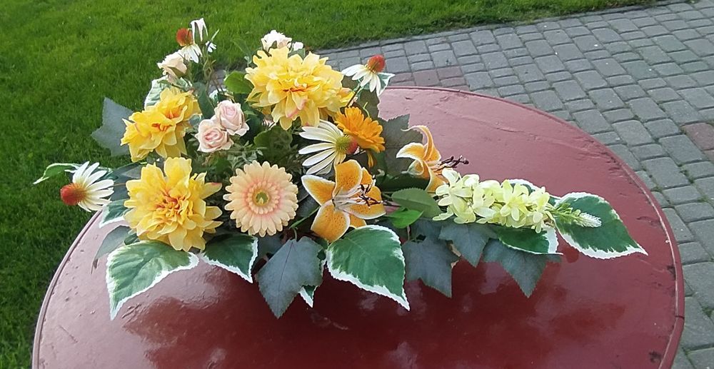 Wiązanki na cmentarz, Kompozycje Kwiatowe na grób, Stroik na cmentarz