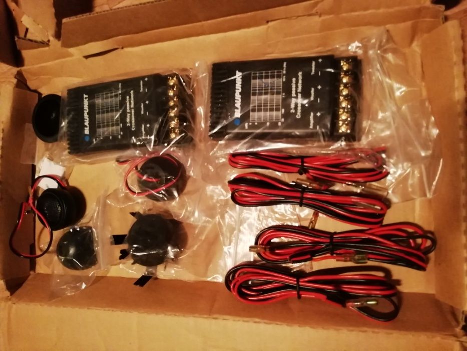 Rádio com colunas e caixa para 10 CD's e Twiters