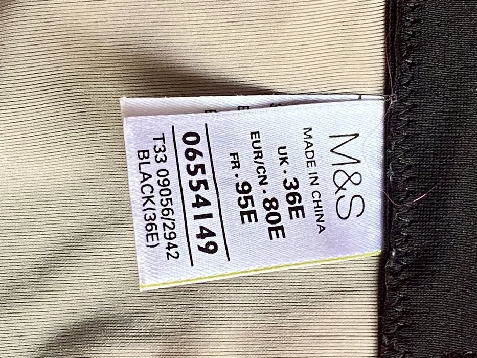 Чёрный бюстгалтер без бретелей. Женское нижнее белье. Бра.