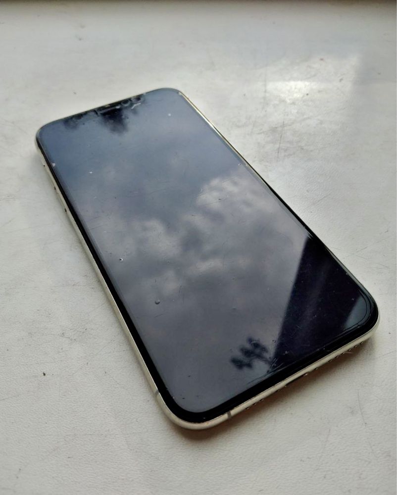 Продам iPhone XS 64GB White