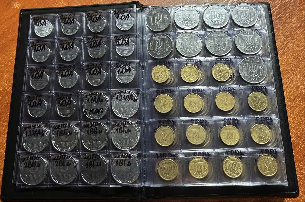 Мега набор погодовка из 240 монет Украины в альбоме все номиналы.