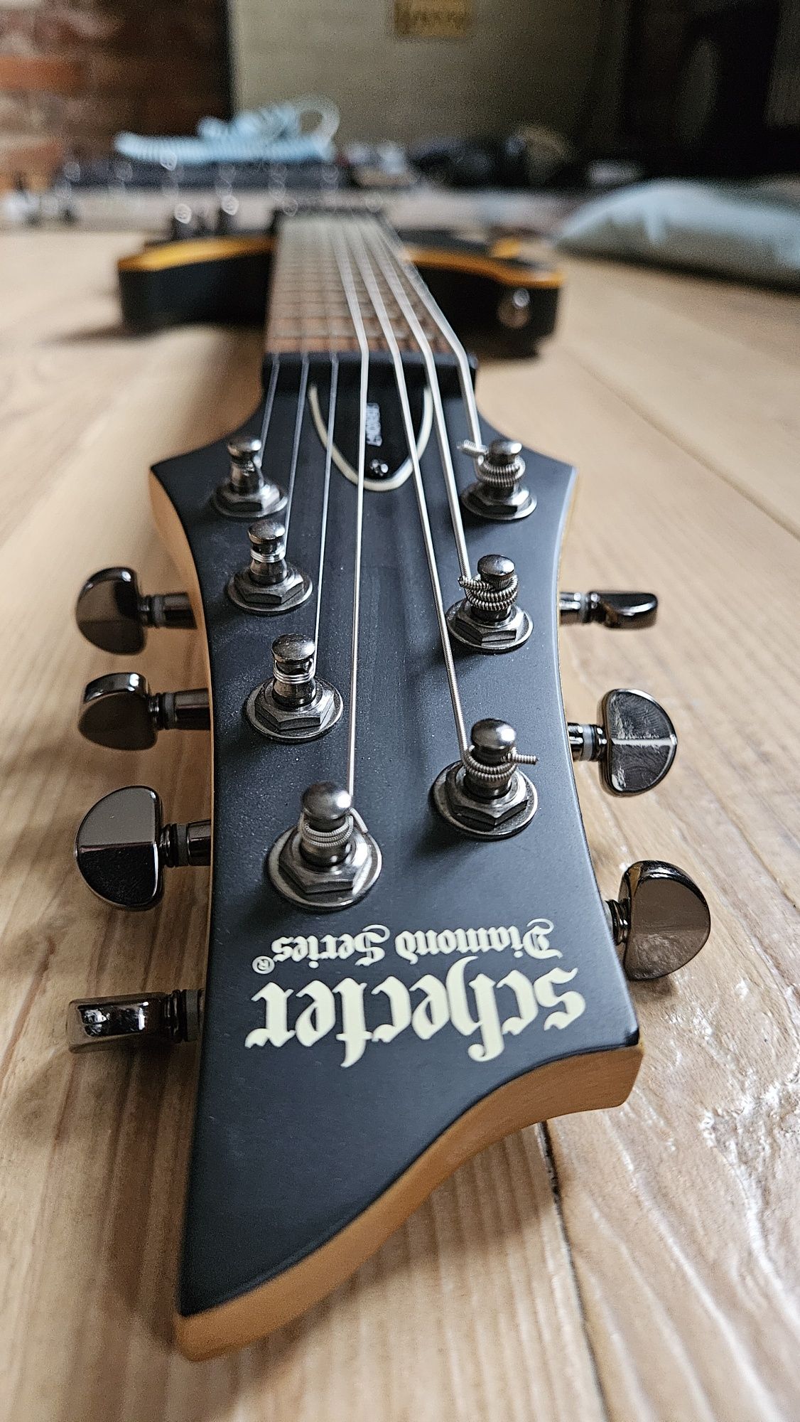 Schecter Demon 7