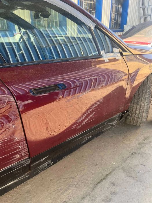 BMW IX Xdrive50. Двері праві передні і задні в зборі під покрас