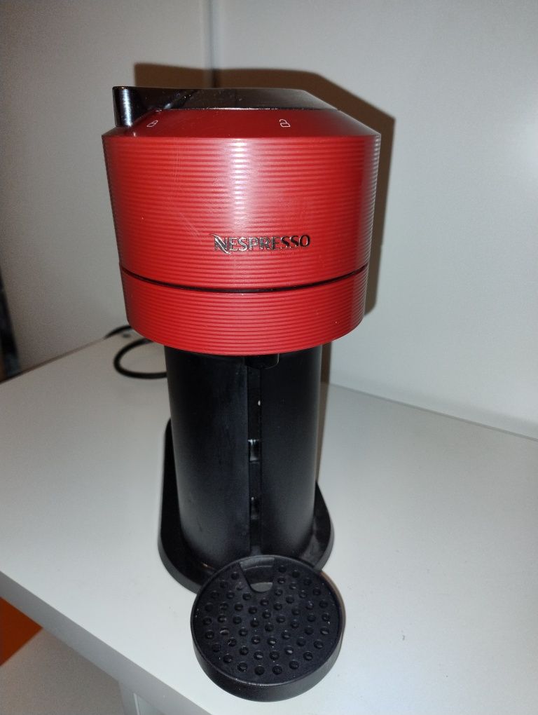 Nespresso vertuo ekspres na kapsułki czerwony
