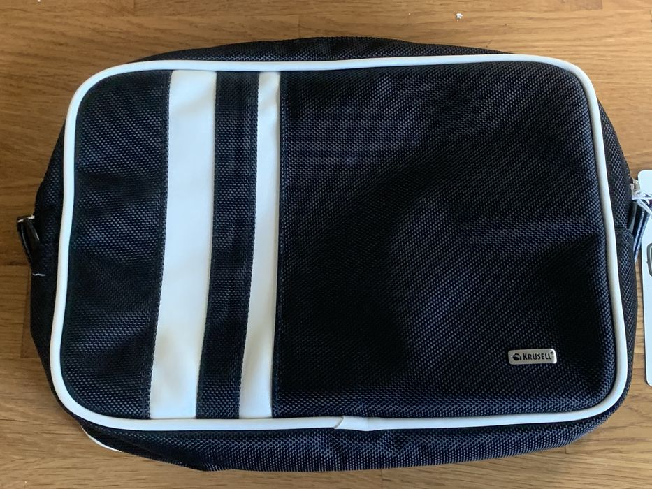 Etui, opakowanie zamykane na tablet, mały laptop