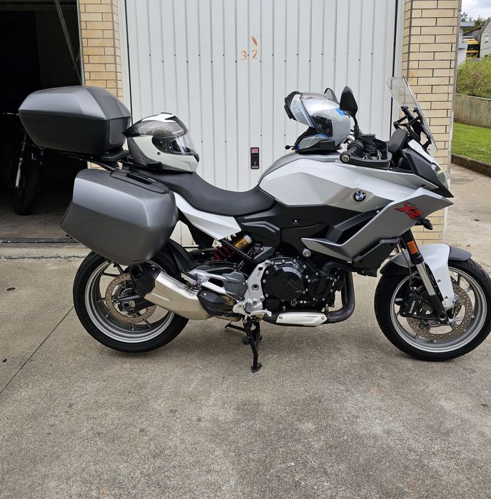 BMW F900XR Branca + pack de equipamento