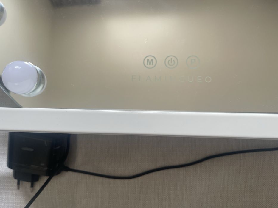 Espelho com LED para Maquilhagem - necessita reparação