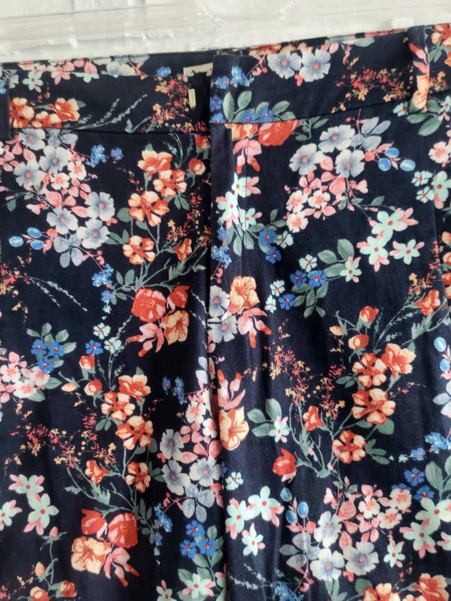 Śliczne spodnie bawełniane z printem kwiaty